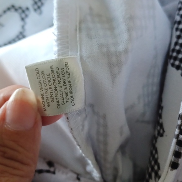 Christopher & Banks Signature Slimming Black White Pattern Shorts Size 16, EUC - Picture 7 of 7